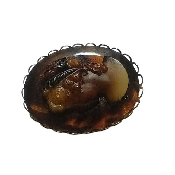 Vintage Cameo Brooch With Scalloped Edge Design & Silhouette Relief - Picture 2 of 5